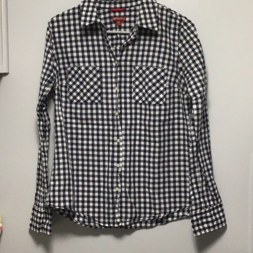 Merona women long sleeve shirt size small. 🌻